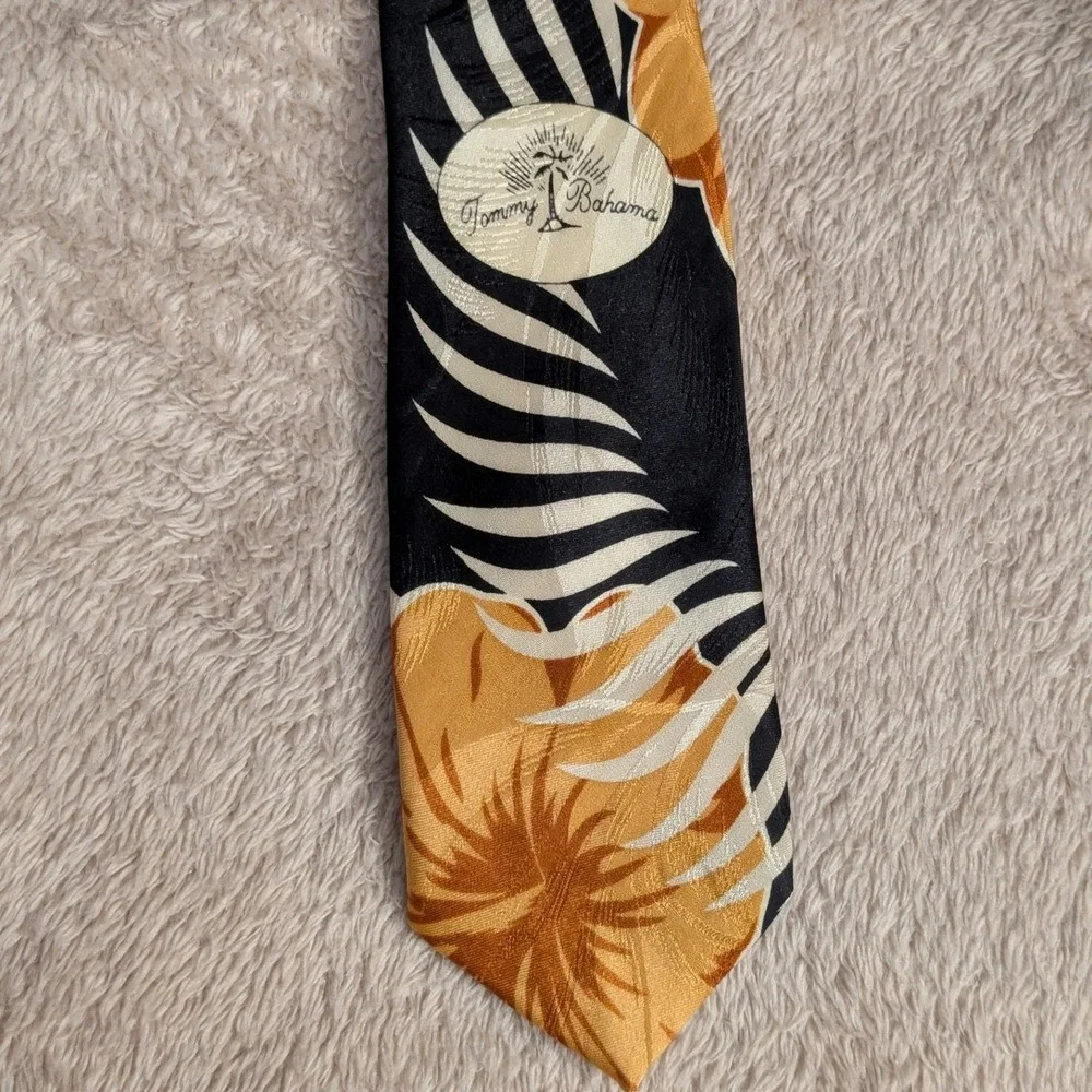 Tommy Bahama Necktie Silk Hibiscus Floral Tropical Black Orange Cream OSFA